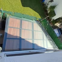 Puerta de aluminio con mosquitero